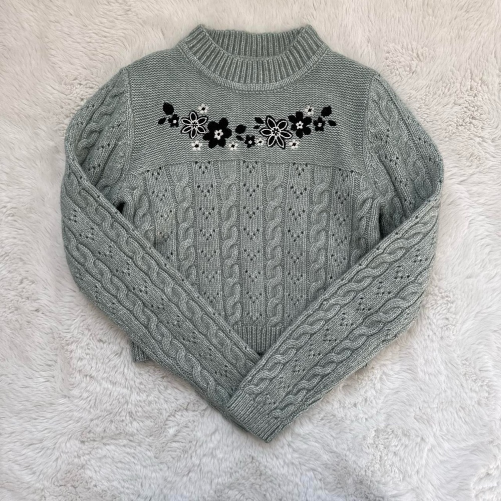 Cable Knit Sweater with embroidered flowers